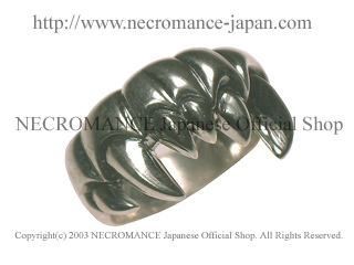 【ネクロマンス NECROMANCE】 シルバーファングリング Silver Fang Ring 牙 指輪