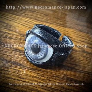 【数量限定 ご予約受付中】【ネクロマンス NECROMANCE】 レザー義眼リング Leather Eye Ring ＜ブルーグレー/Blue Gray＞ 目玉 革