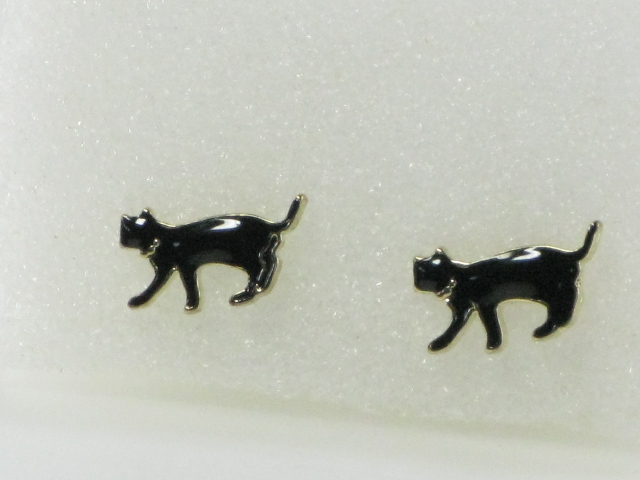黒猫ウォークピアス