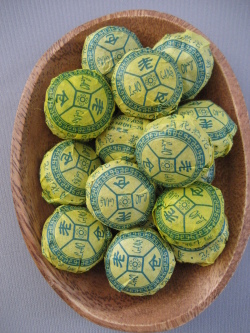 プーアル茶　【菊の花】熟茶　小沱茶　１０粒（約４０ｇ）