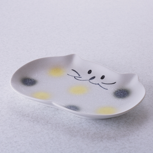 【にゃんでも皿 三毛猫】 お魚や様々な用途に便利な横長の平たいお皿