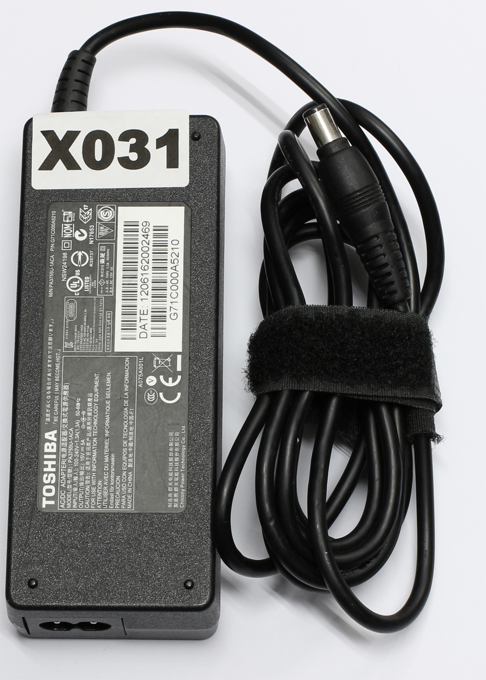 ジャンク品 TOSHIBA PA3755U-1ACA 15V-5A センター+ 保証無