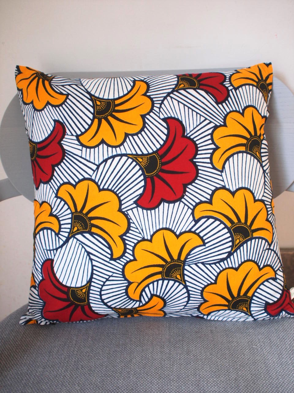 アフリカンプリントのクッションカバー　リバーシブル 45cm
