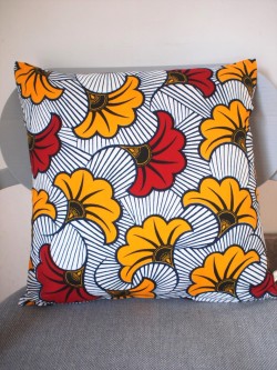 アフリカンプリントのクッションカバー　リバーシブル 45cm