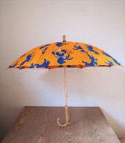 アフリカンプリントの晴雨兼用傘　ホース柄　オレンジ　ハンドル　バンブーJ型