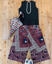 アフリカンプリントのワイドパンツ　スクール柄　フリーサイズ　丈88ｃｍ