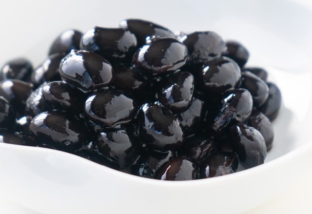 今年のおせちの 丹波黒豆煮