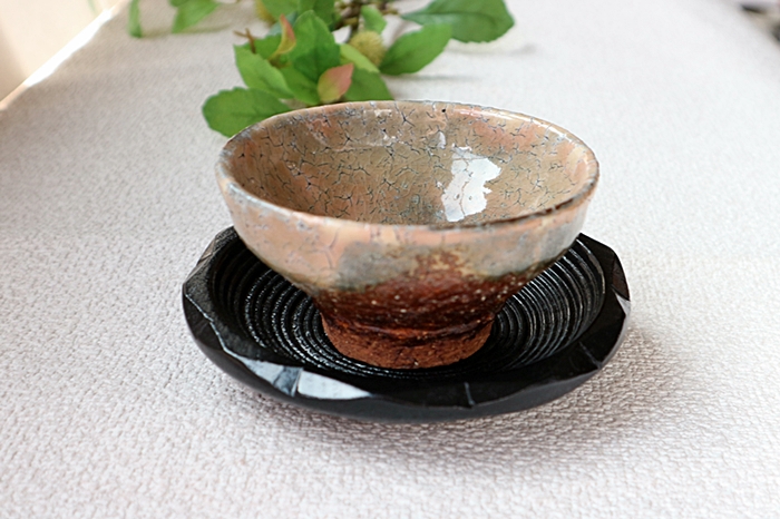 鬼萩焼 黒田岳 汲出茶碗 萩焼 南地工房 鬼萩 黒田岳 南地工房 汲出茶碗 萩焼 湯呑 木箱 訳あり - メルカリ