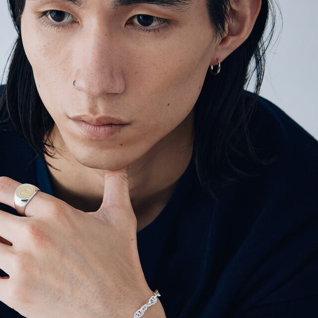 【納期 1ヶ月】ナローツイストフープピアス - シルバー SYMPATHY OF SOUL(シンパシーオブソウル) ナローツイストフープピアス - シルバー