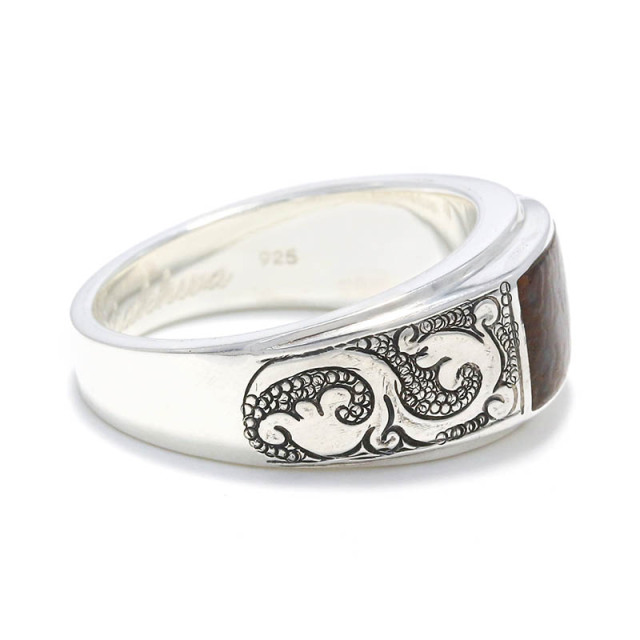 カーヴドシグネットリング w/ペトリファイドダイナソーボーン Suman Dhakhwa(スーマンダックワ) Carved Signet Ring w/Petrified Dinosaur Bone
