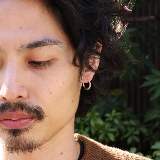カーヴドムーンフープピアス Suman Dhakhwa×SYMPATHY OF SOUL(スーマンダックワ×シンパシーオブソウル) Carved Moon Hoop Pierce