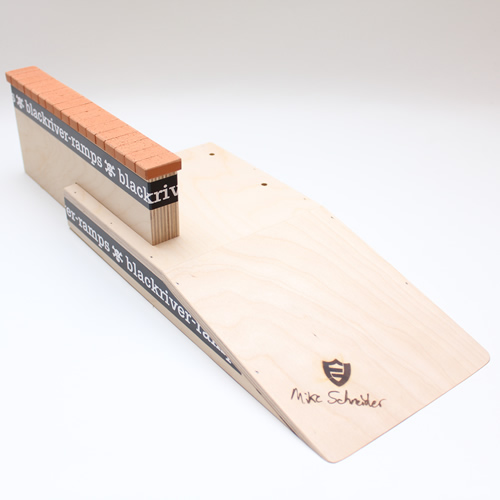 【BR141】blackriver-ramps/Mike Schneider III Brick Ledge/セクション