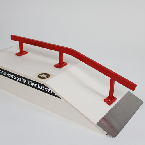 【BR026】blackriver-ramps/Funbox Kink Rail red/セクション
