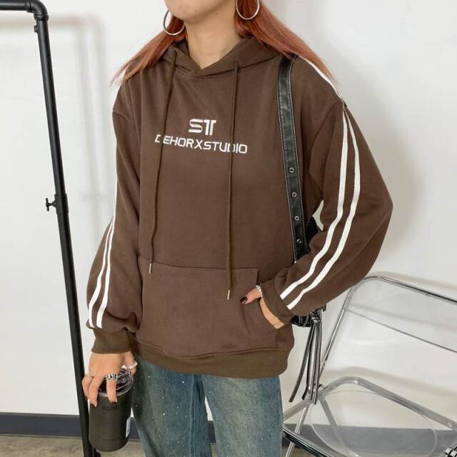 【VETEMENTS】4 Seasons刺繍ロゴパーカー 送料関税込】VETEMENTS ヴェトモン 4 Seasons ロゴパーカー