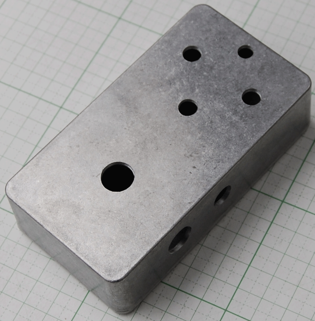 【アルミニウムダイキャスト】Hammond1590B:穴あけ加工済み