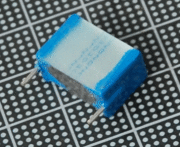 【BOX型フィルム】Siemens(ジーメンス・シーメンス）：メタライズド・フィルム・コンデンサ　2.2μ/100V