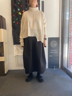 SERIENUMERICA：ハイネックフレア