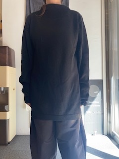 ALEKSANDRA MANAMIS：カシミヤハイネック