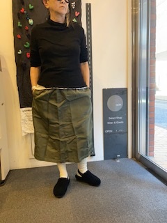 オリーブタイトスカート