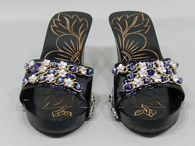 キラキラアクセサリーサンダル