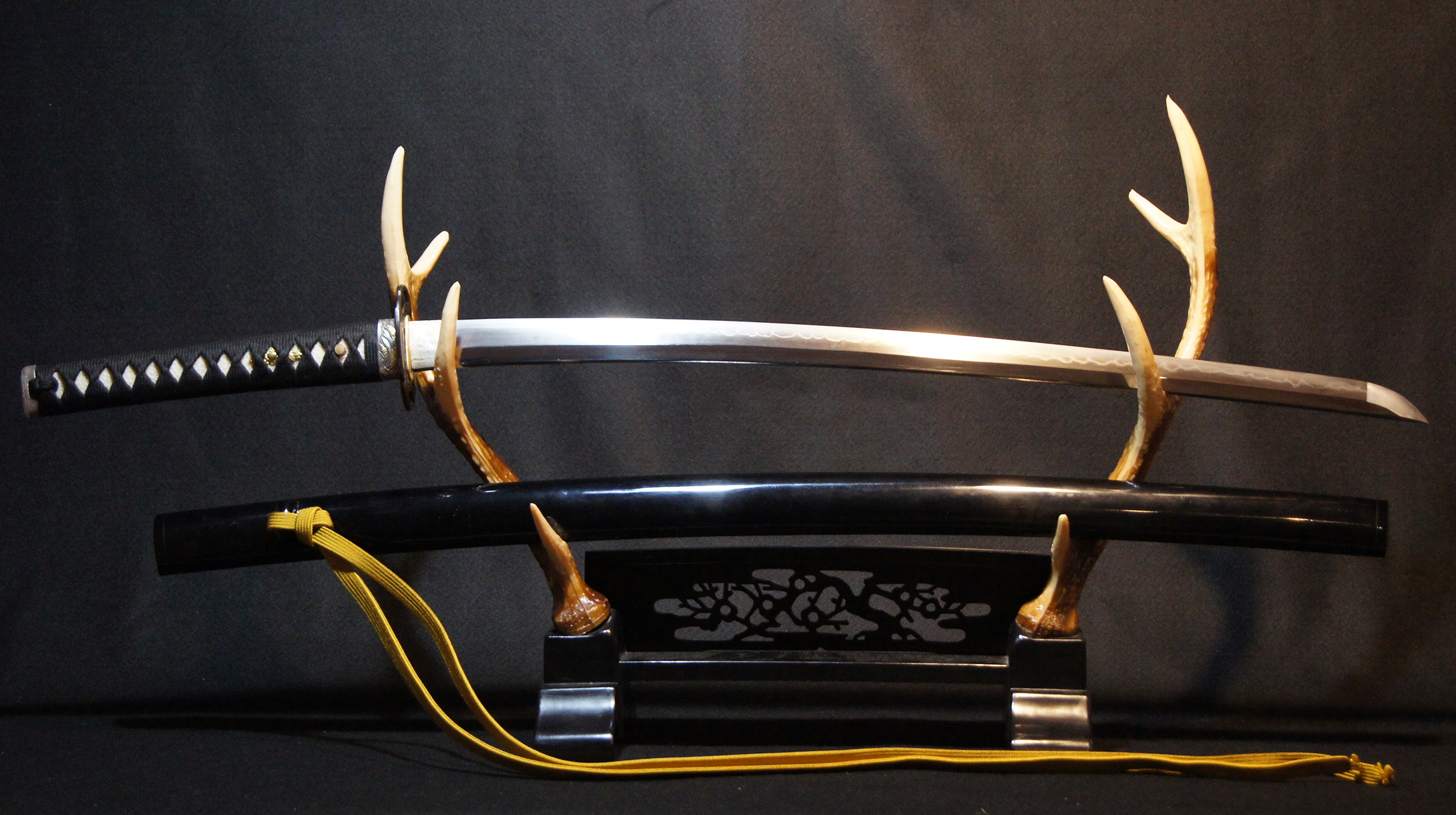 日本刀 銘：在銘【源日信作之】拵 刀 63.0ｃｍ 刀身843ｇ