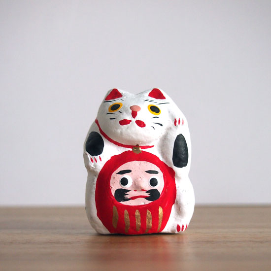 抱きねこだるま