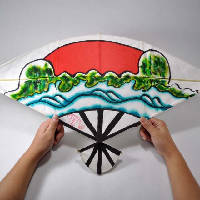 和凧】扇だこ 日の出