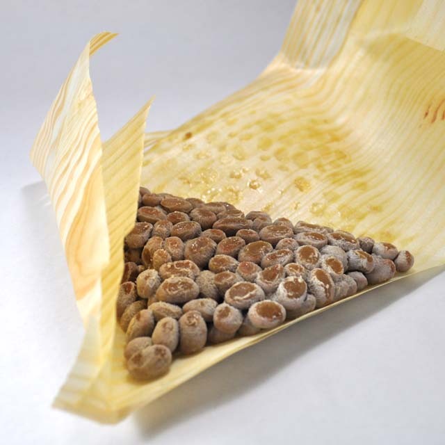 経木を開いた納豆