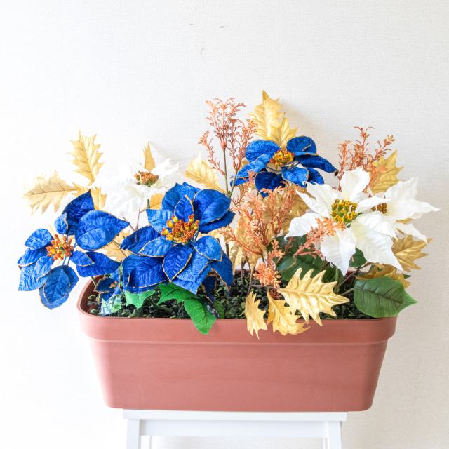 造花プランター フラワープランター フラワーアレンジメント フェイクグリーン 店舗装飾 ディスプレイ パチンコ店 工事現場 住宅展示場 モデルハウス ショールーム 冬装飾 クリスマス ブルー/PF649-LB 造花プランター(ポインセチア・ひいらぎ)