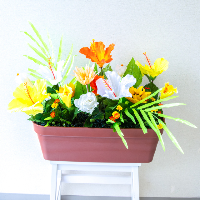 造花プランター フラワープランター フラワーアレンジメント フェイクグリーン 店舗装飾 ディスプレイ パチンコ店 工事現場 住宅展示場 モデルハウス ショールーム 夏装飾 ミックス/PF825-LB 造花プランター(ハイビ・デイジー):Aプ