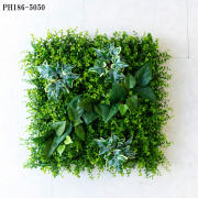 造花壁面緑化ボード【施工業者様向け】50cm×50cm 軽量合板ベース / 組み合わせ方は自由！！ グリーンパネル ウォールグリーン フェイク 壁掛け 人工観葉 内装 店内 店舗 装飾 ディスプレイ インテリア 施設/PH186-5050(ユーカリベース×デザイン)