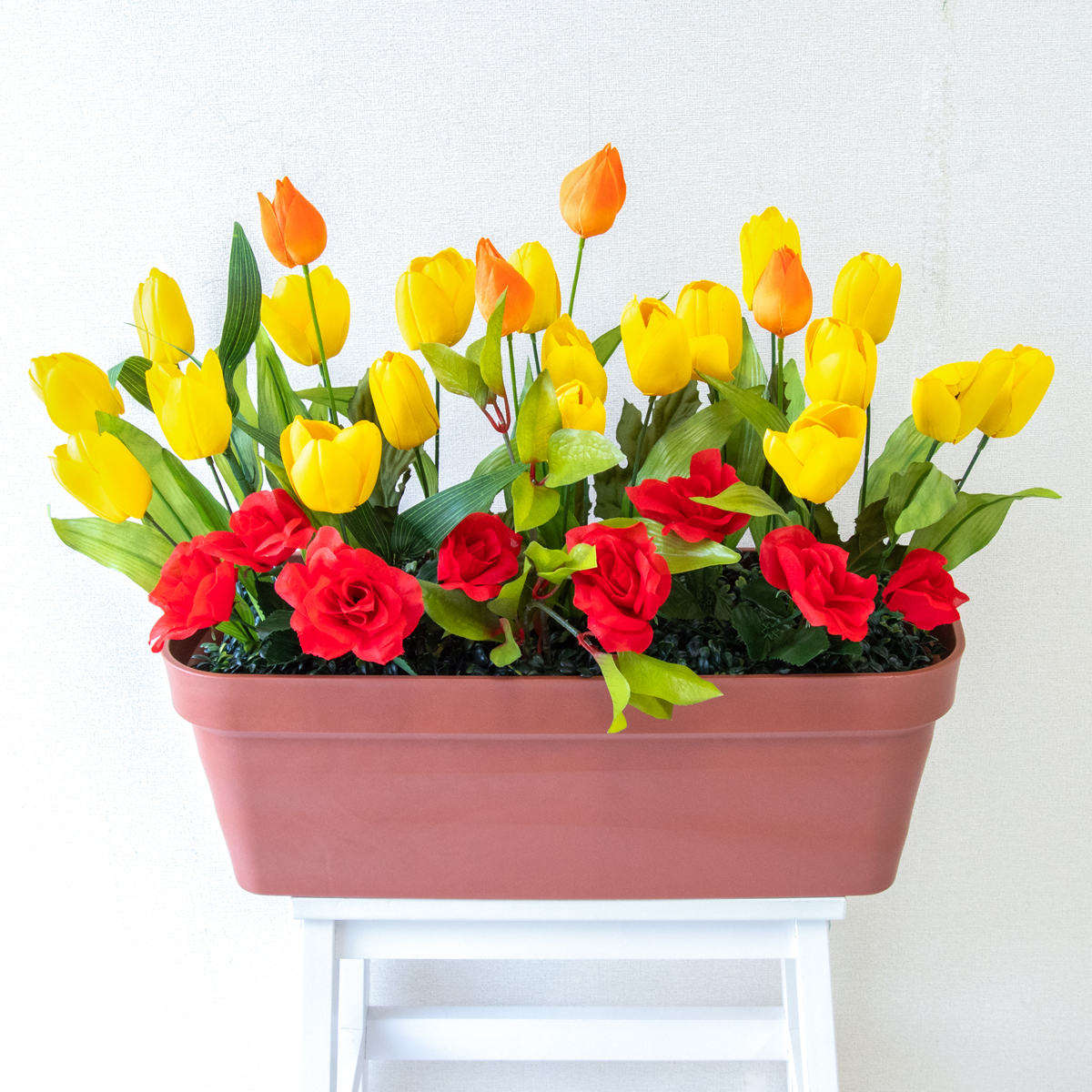 造花プランター フラワープランター フラワーアレンジメント フェイクグリーン 店舗装飾 ディスプレイ パチンコ店 工事現場 住宅展示場 モデルハウス ショールーム 春装飾 マルチカラー/PF730-LB 造花プランター(チューリップ・バラ)