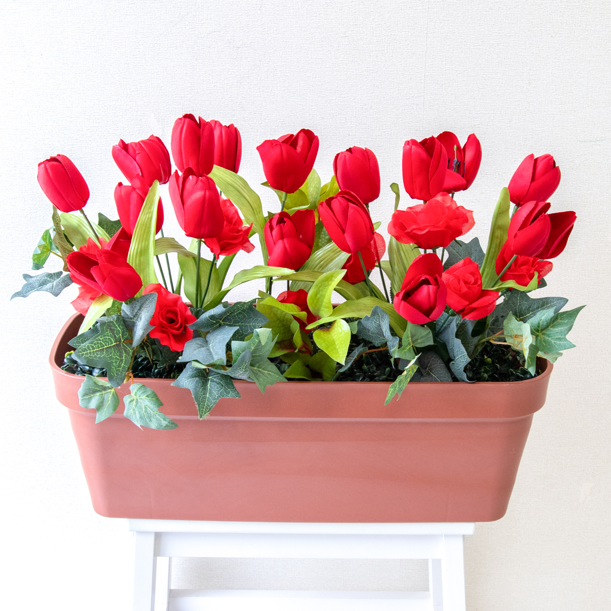 造花プランター フラワープランター フラワーアレンジメント フェイクグリーン 店舗装飾 ディスプレイ パチンコ店 工事現場 住宅展示場 モデルハウス ショールーム 春装飾 レッド/PF732-LB 造花プランター(チューリップ・アイビー)