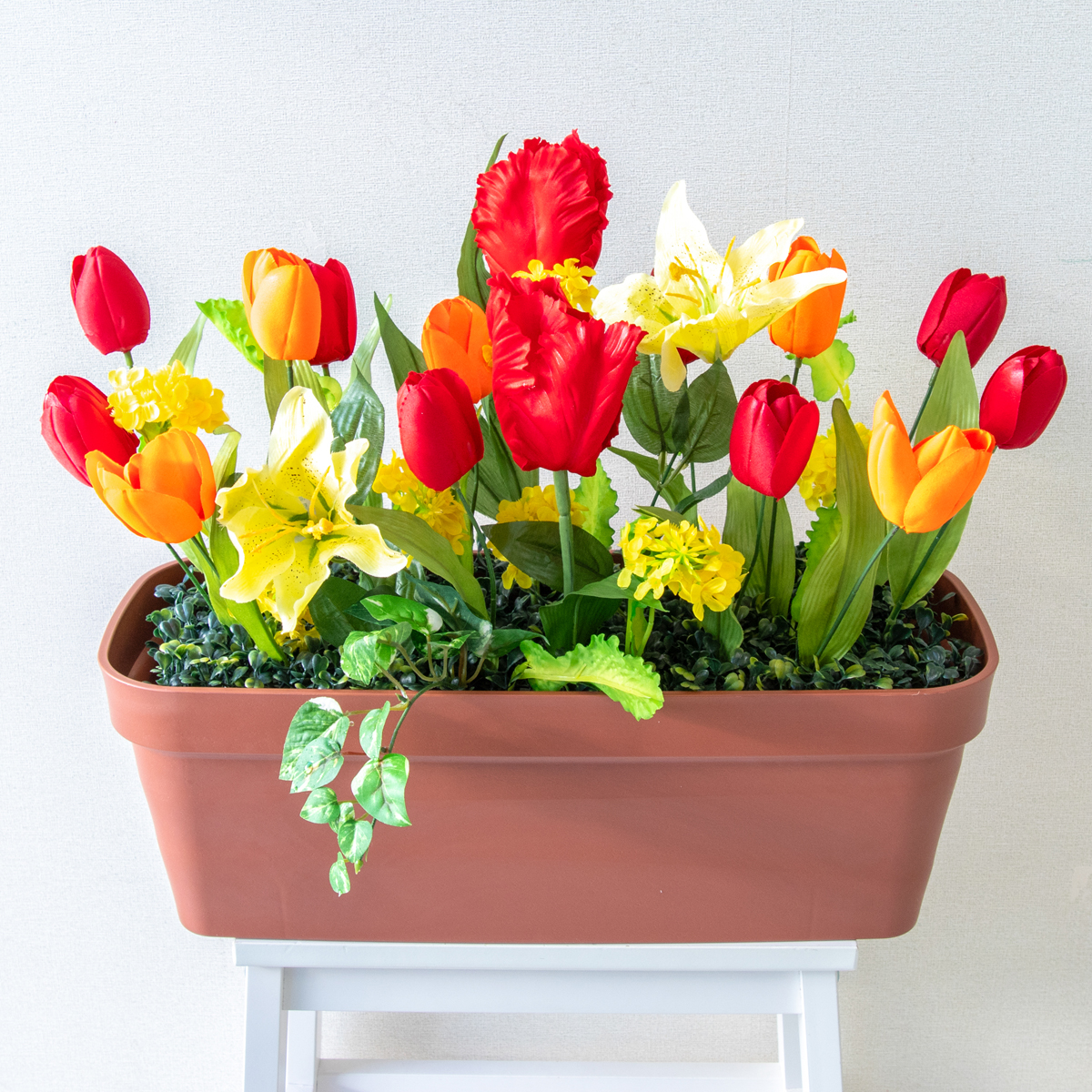 造花プランター フラワープランター フラワーアレンジメント フェイクグリーン 店舗装飾 ディスプレイ パチンコ店 工事現場 住宅展示場 モデルハウス ショールーム 春装飾 オレンジ/PF744-LB 造花プランター(チューリップ・菜の花)