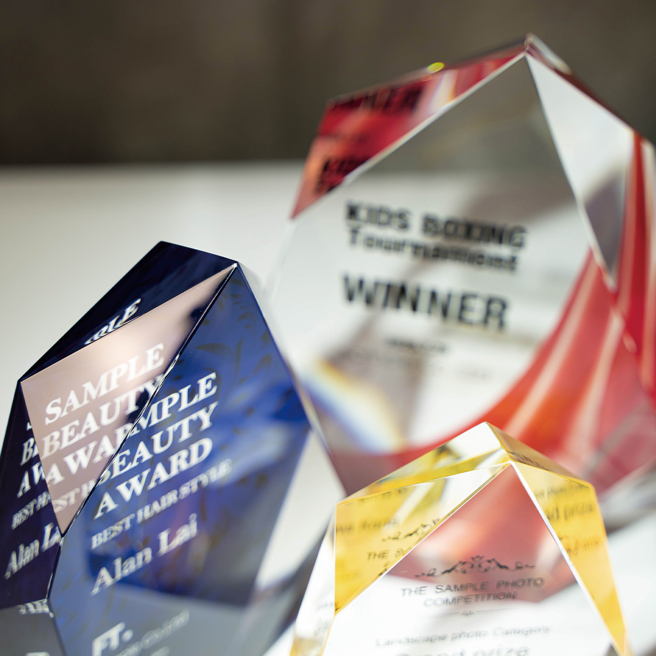 クリスタルトロフィー フルカラー印刷《XC-C-0110》(高さ：21cm