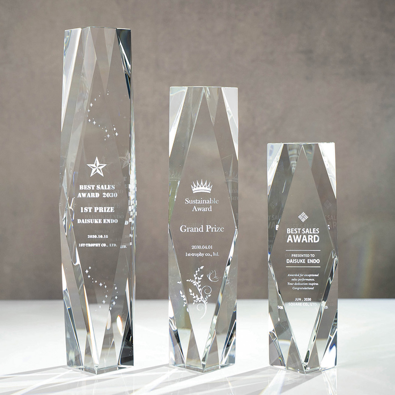 クリスタルトロフィー　内部レーザー彫刻【XC-0103_Bサイズ】高さ：25.0cm　幅：6.0cm《営業日11時までの注文完了＞14時までの校了で翌営出荷》