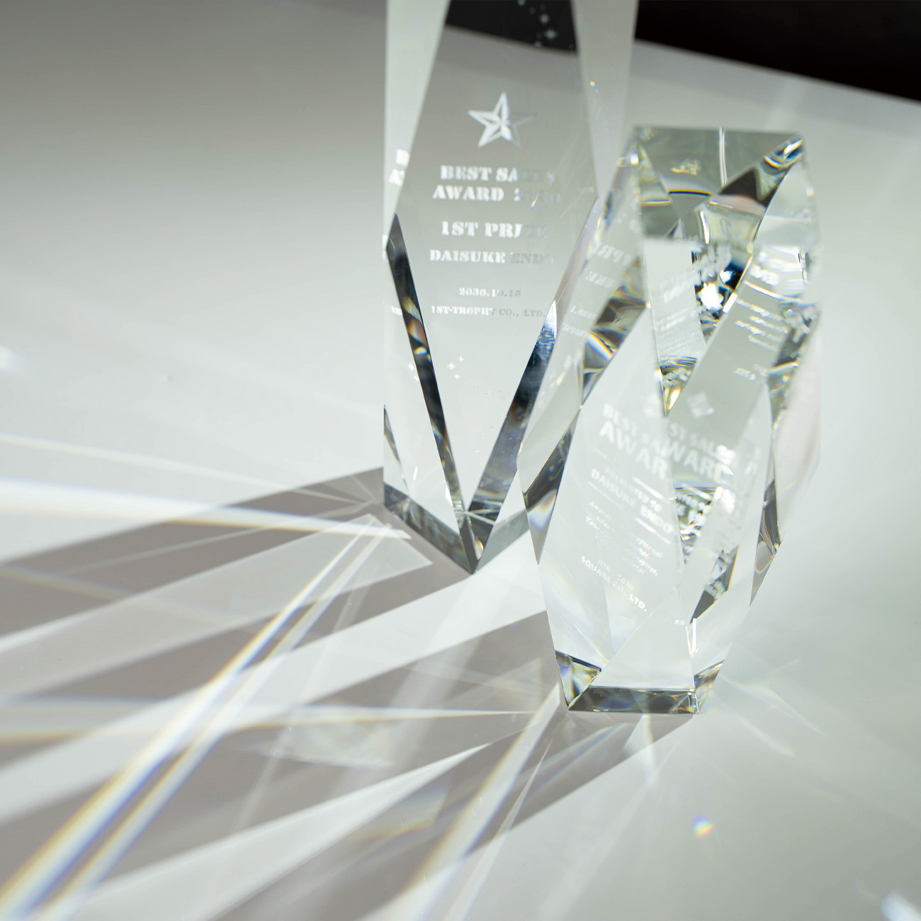 クリスタルトロフィー 内部レーザー彫刻《XC-L-0103_Cサイズ》(高さ