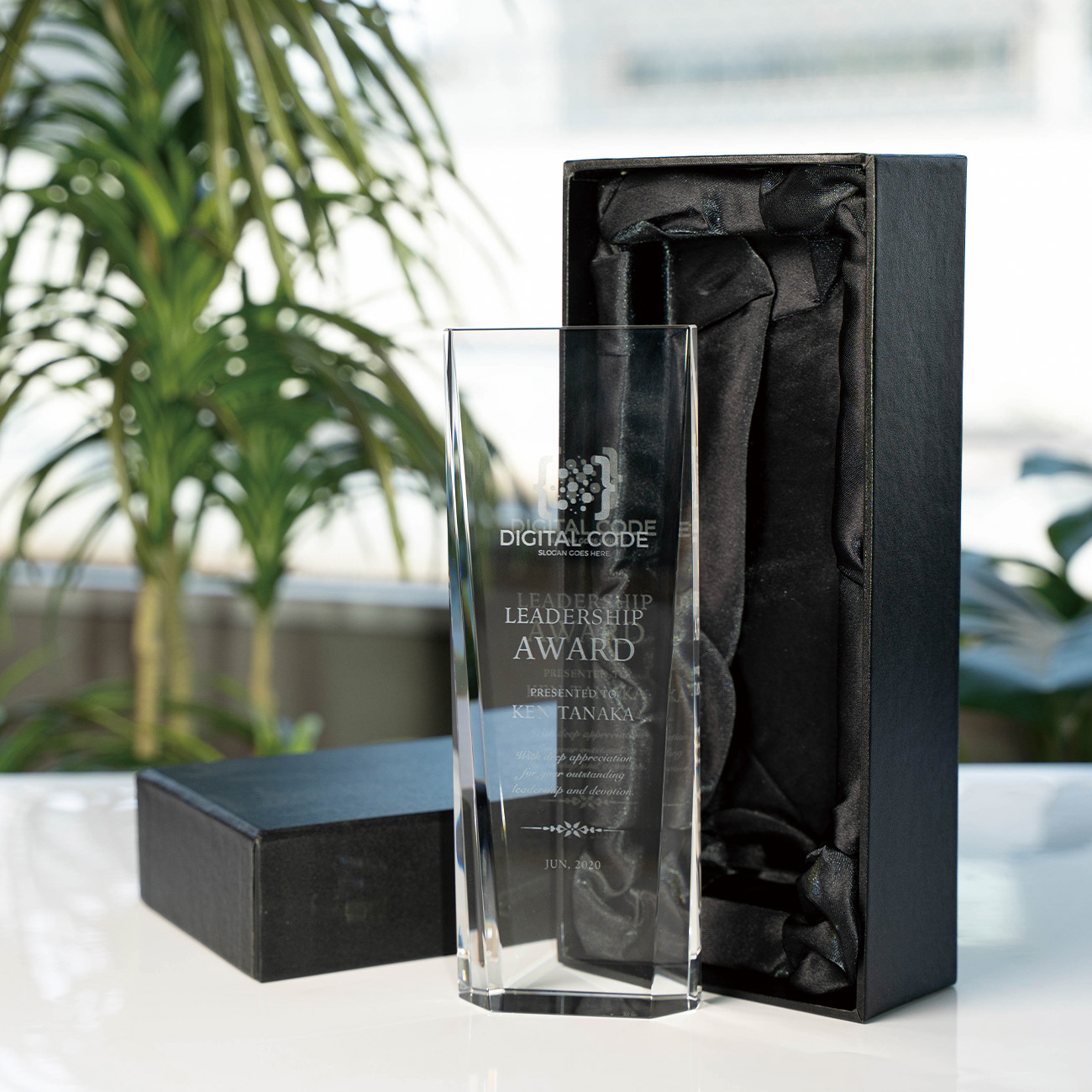 クリスタルトロフィー 内部レーザー彫刻《XC-L-0113_Cサイズ》(高さ