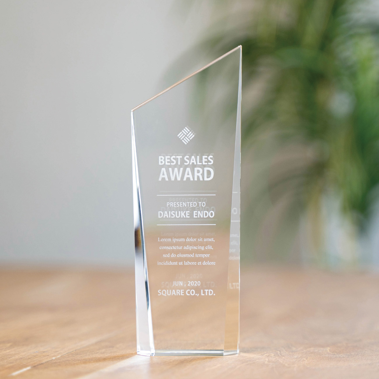 クリスタルトロフィー 内部レーザー彫刻《XC-L-0193_Aサイズ》(高さ