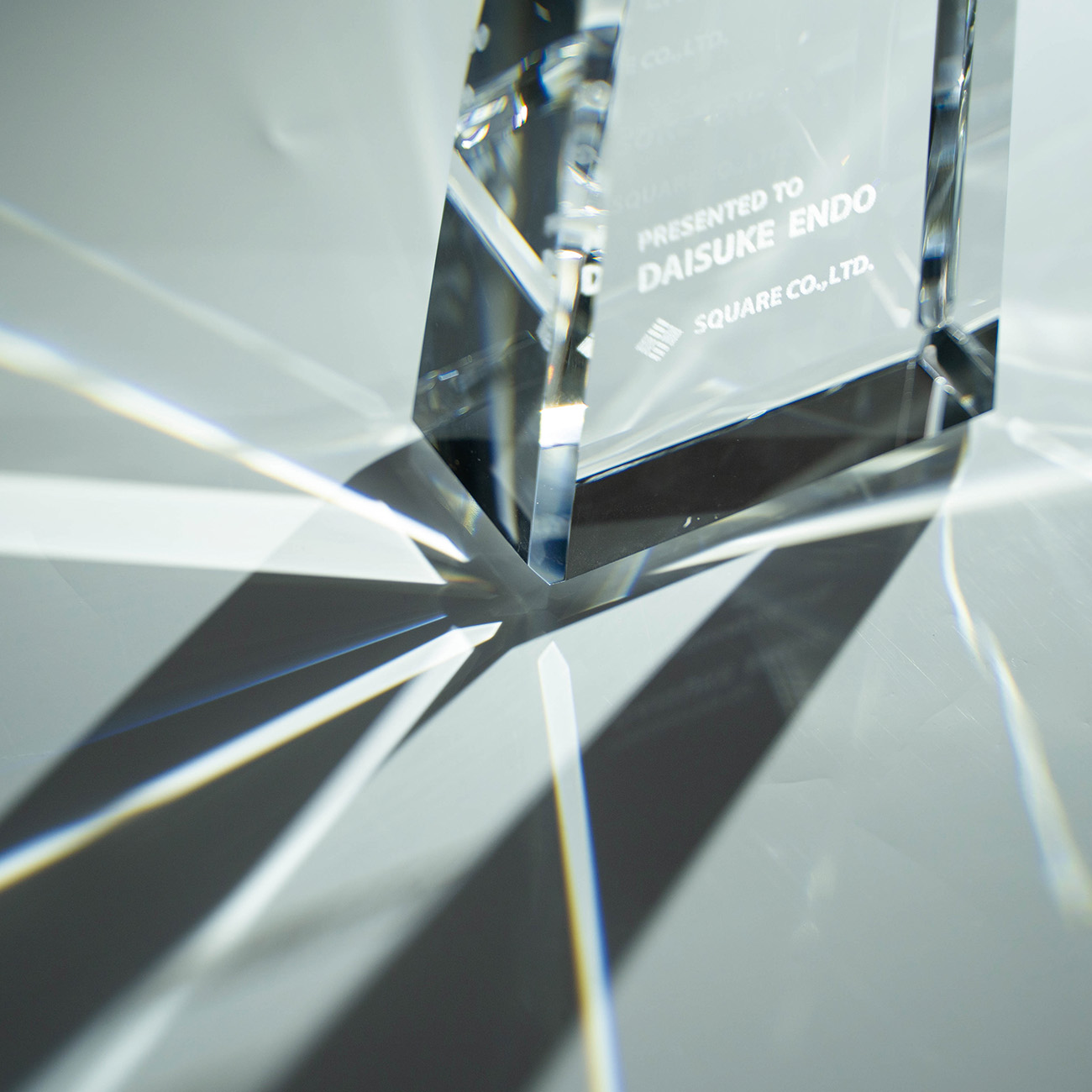 クリスタルトロフィー 内部レーザー彫刻《XC-L-0108_Aサイズ》(高さ