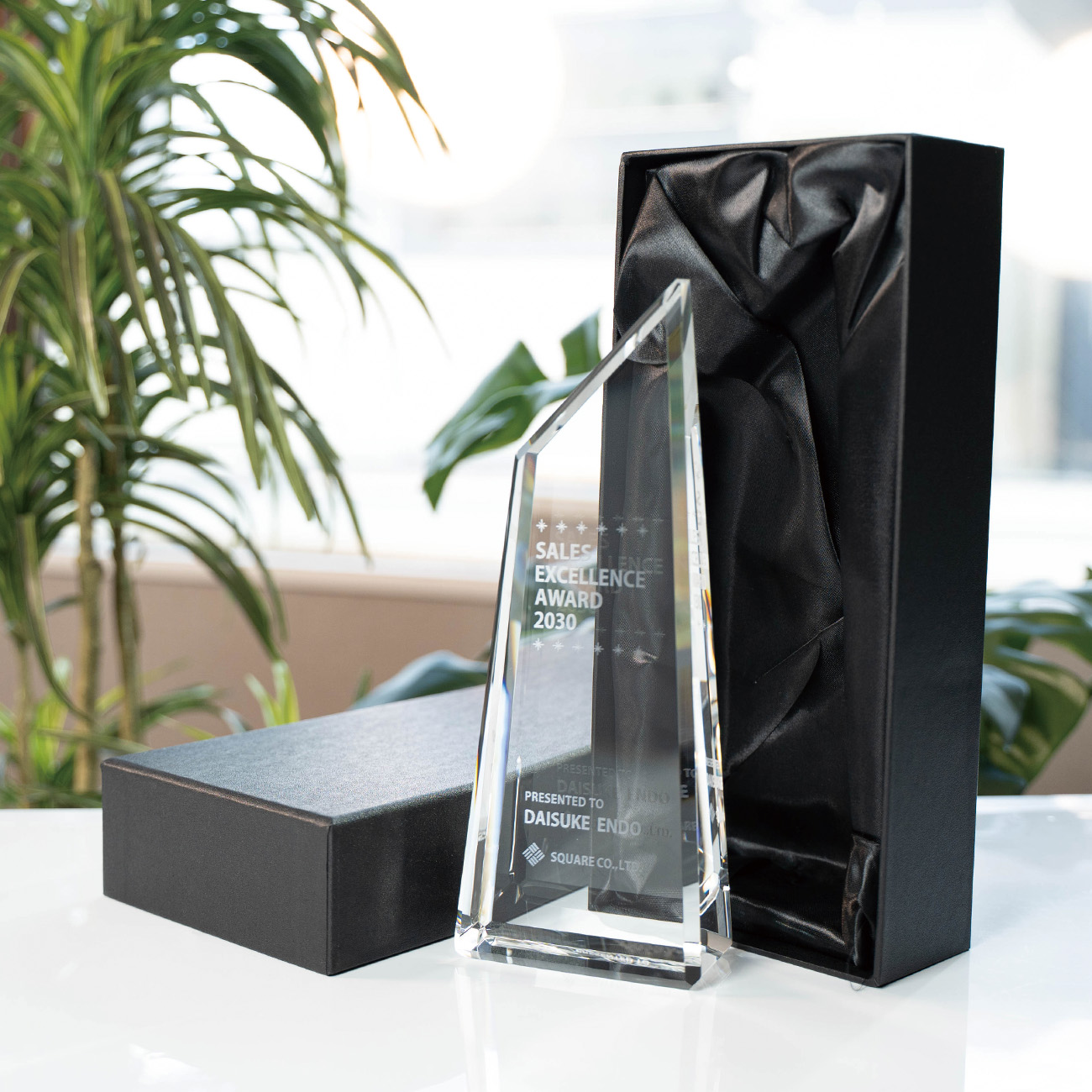 クリスタルトロフィー 内部レーザー彫刻《XC-L-0108_Aサイズ》(高さ