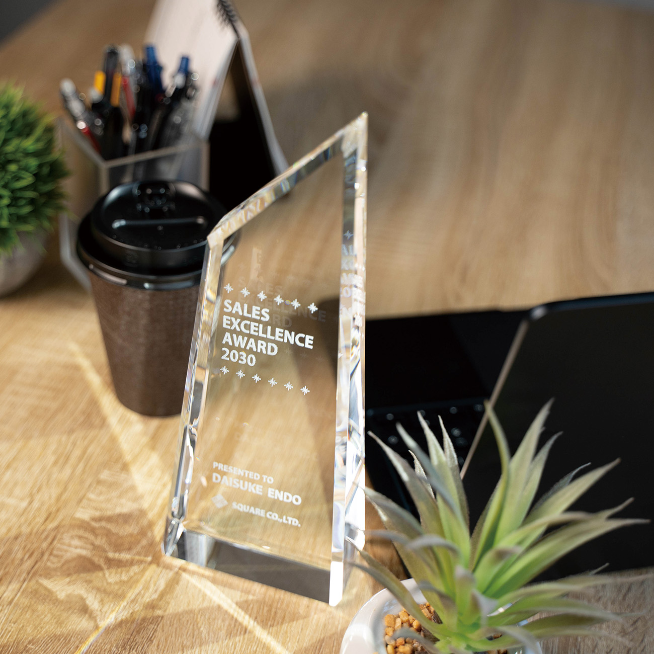 クリスタルトロフィー 内部レーザー彫刻《XC-L-0108_Aサイズ》(高さ