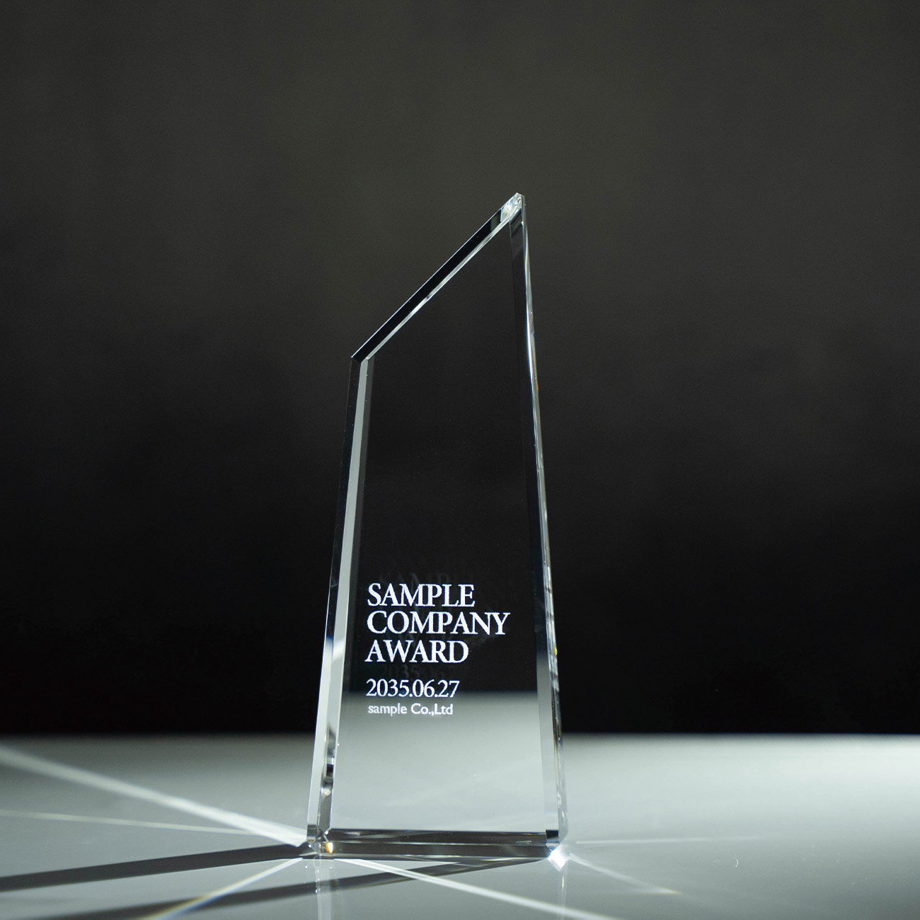 クリスタルトロフィー 内部レーザー彫刻《XC-L-0108_Cサイズ》(高さ