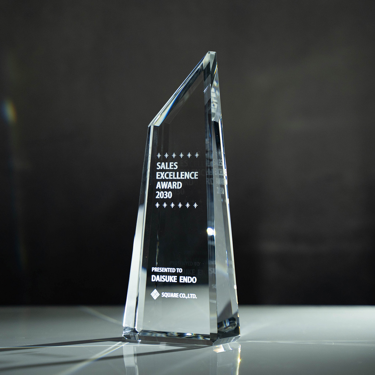 クリスタルトロフィー 内部レーザー彫刻《XC-L-0108_Dサイズ