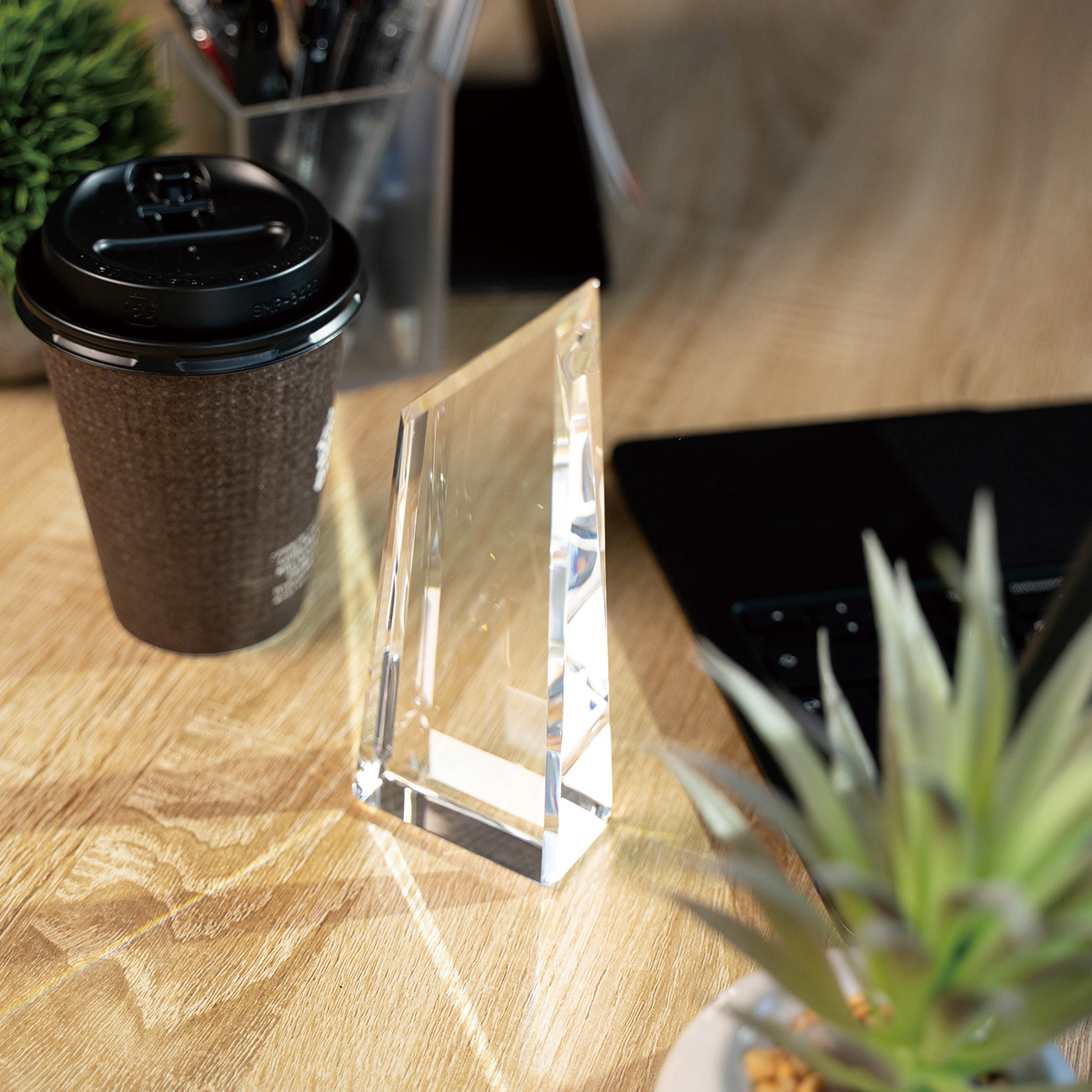 クリスタルトロフィー 内部レーザー彫刻《XC-L-0108_Dサイズ》(高さ