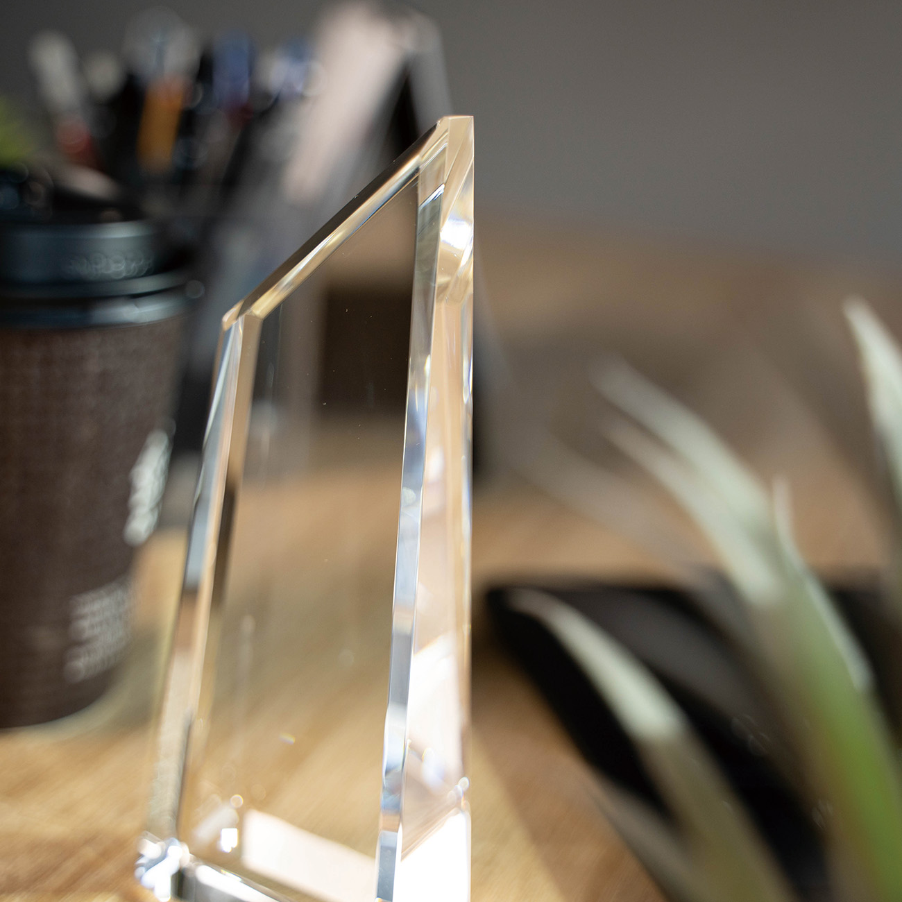 クリスタルトロフィー 内部レーザー彫刻《XC-L-0108_Dサイズ》(高さ