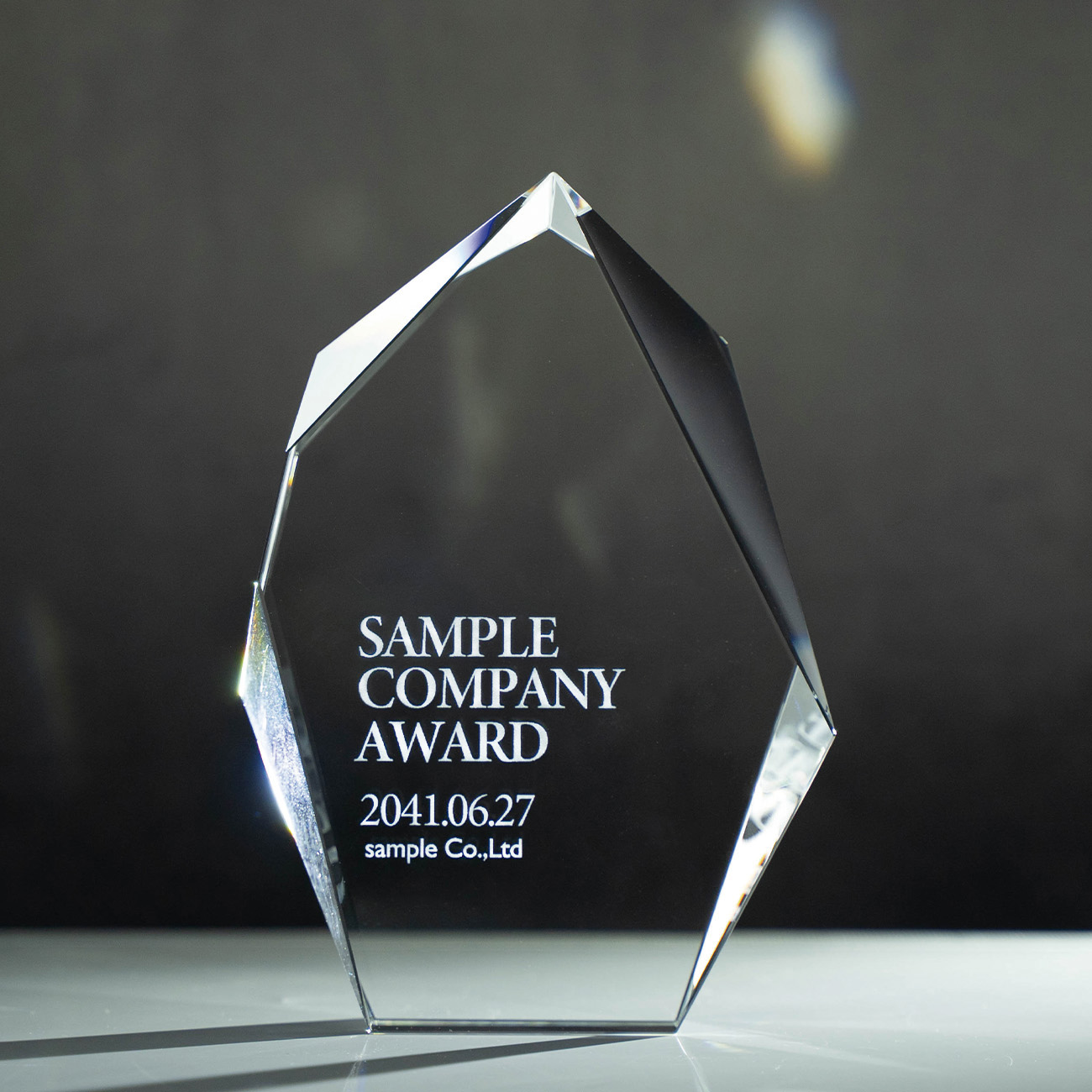 クリスタルトロフィー 内部レーザー彫刻《XC-L-0110》(高さ