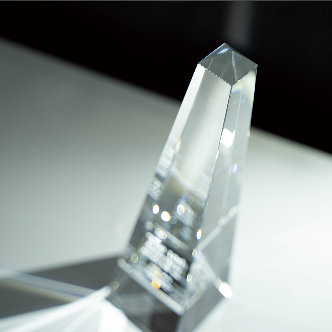 クリスタルトロフィー 内部レーザー彫刻《XC-L-0301_Aサイズ》(高さ