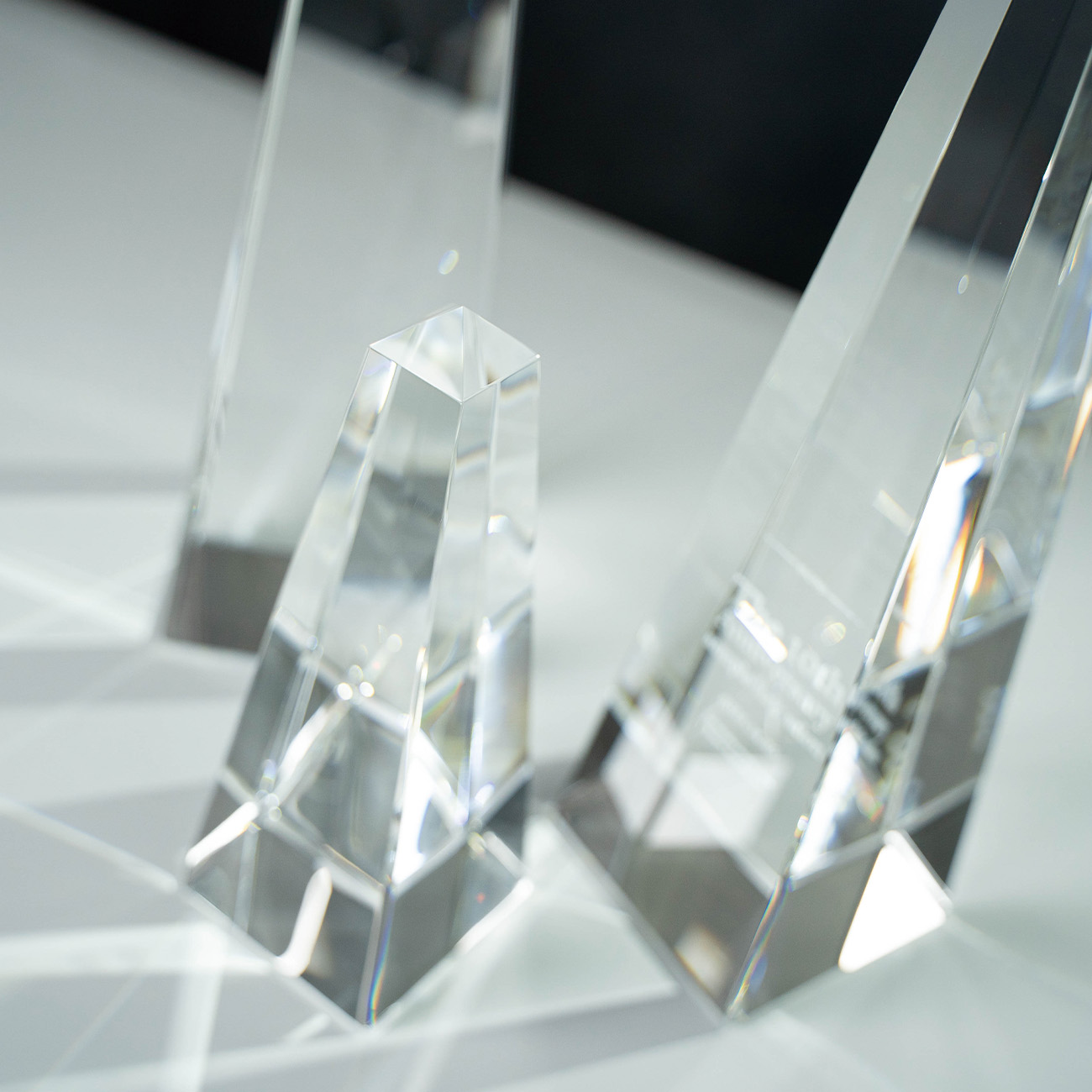 クリスタルトロフィー 内部レーザー彫刻《XC-L-0301_Aサイズ》(高さ