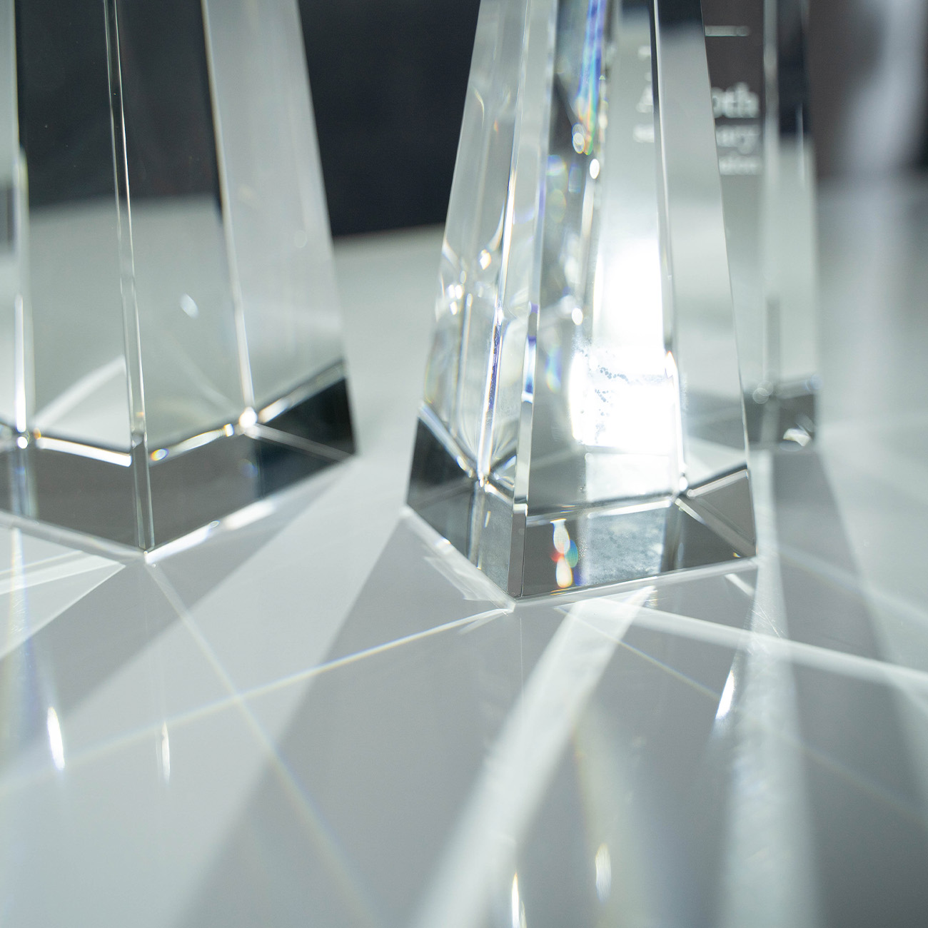 クリスタルトロフィー 内部レーザー彫刻《XC-L-0301_Aサイズ》(高さ